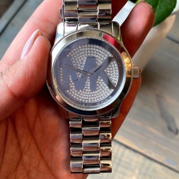 Michael Kors Big face watch - Picture 1 of 6